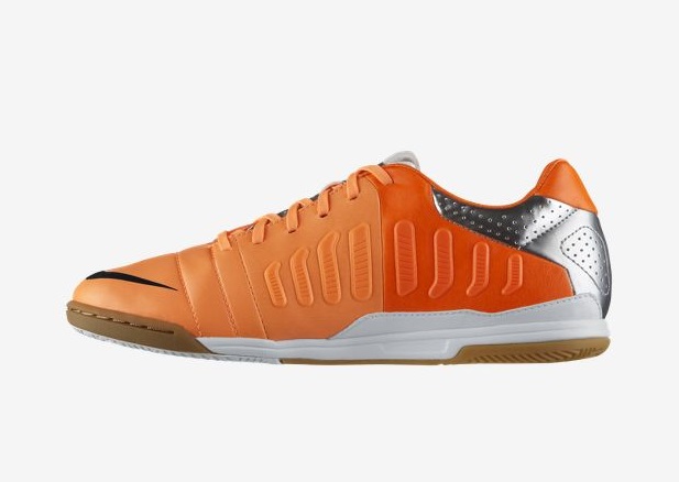 BUTY NIKE CTR360 LIBRETTO III IC /525171 800 - obrazek 2