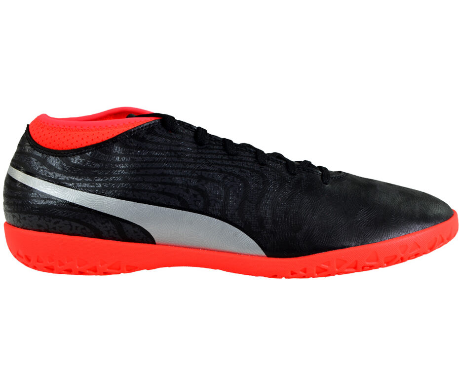 Buty piłkarskie Puma One 18.4 IT 104558 01