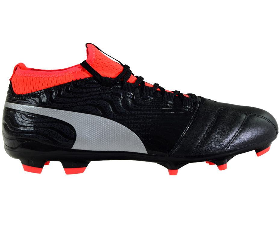 Buty piłkarskie Puma One 18.3 FG 104538 01
