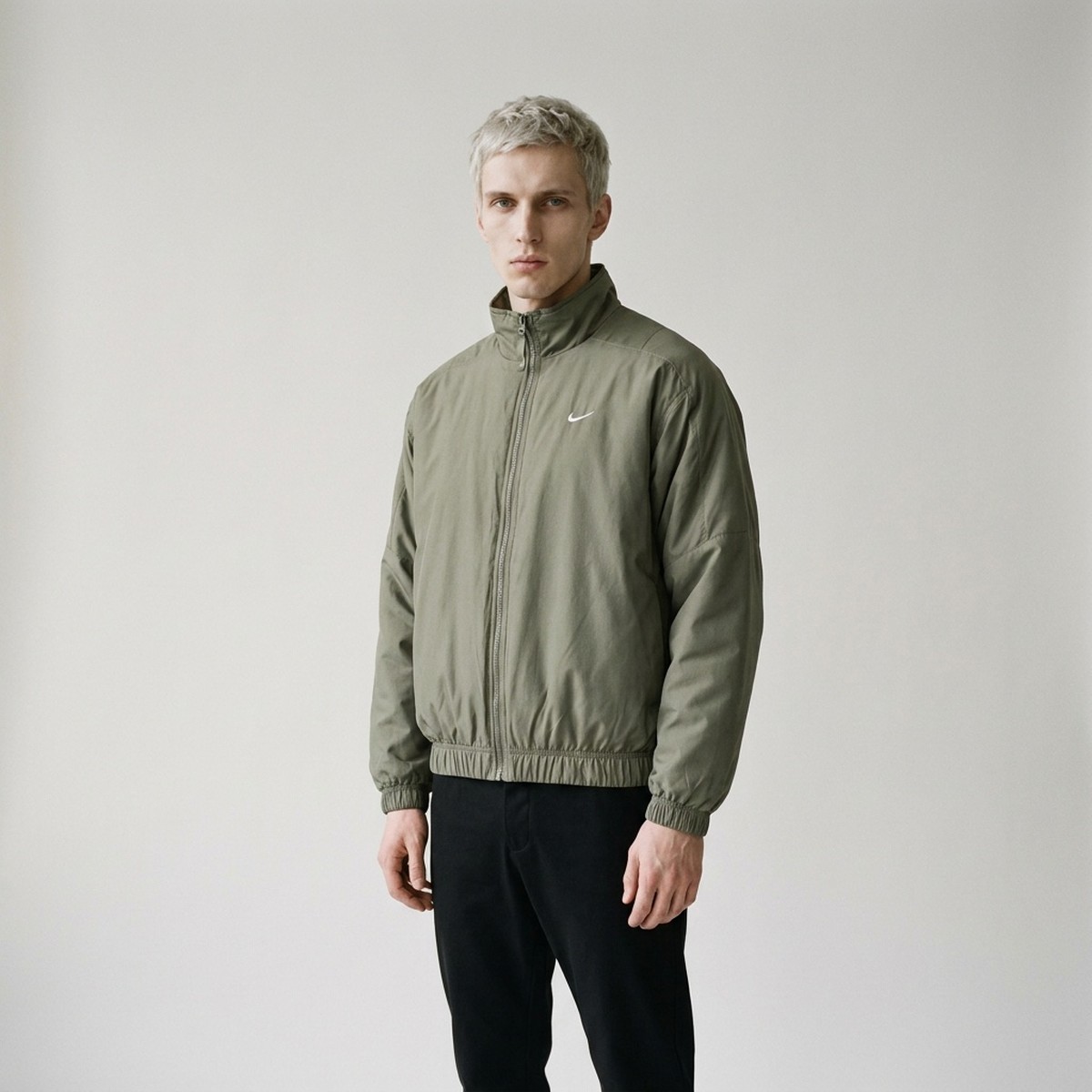 Kurtka męska Nike Solo Swoosh Satin Bomber Jacket Light Army White khaki-szara DN1267-320