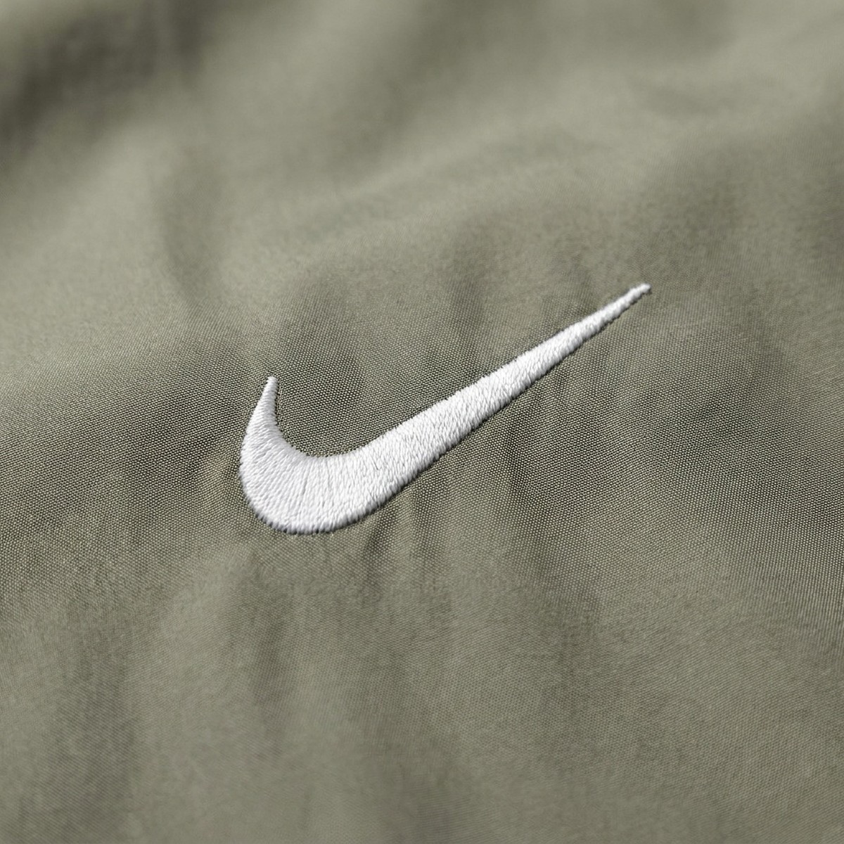 Kurtka męska Nike Solo Swoosh Satin Bomber Jacket Light Army White khaki-szara DN1267-320