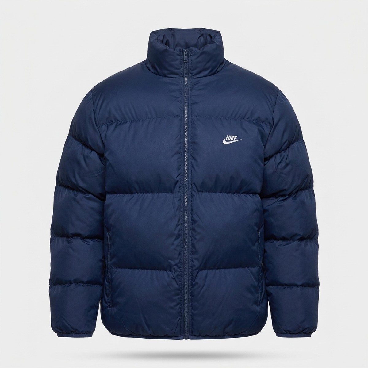 Kurtka męska Nike Sportswear Club Puffer Jacket Therma-FIT Midnight Navy White granatowa FB7369-410